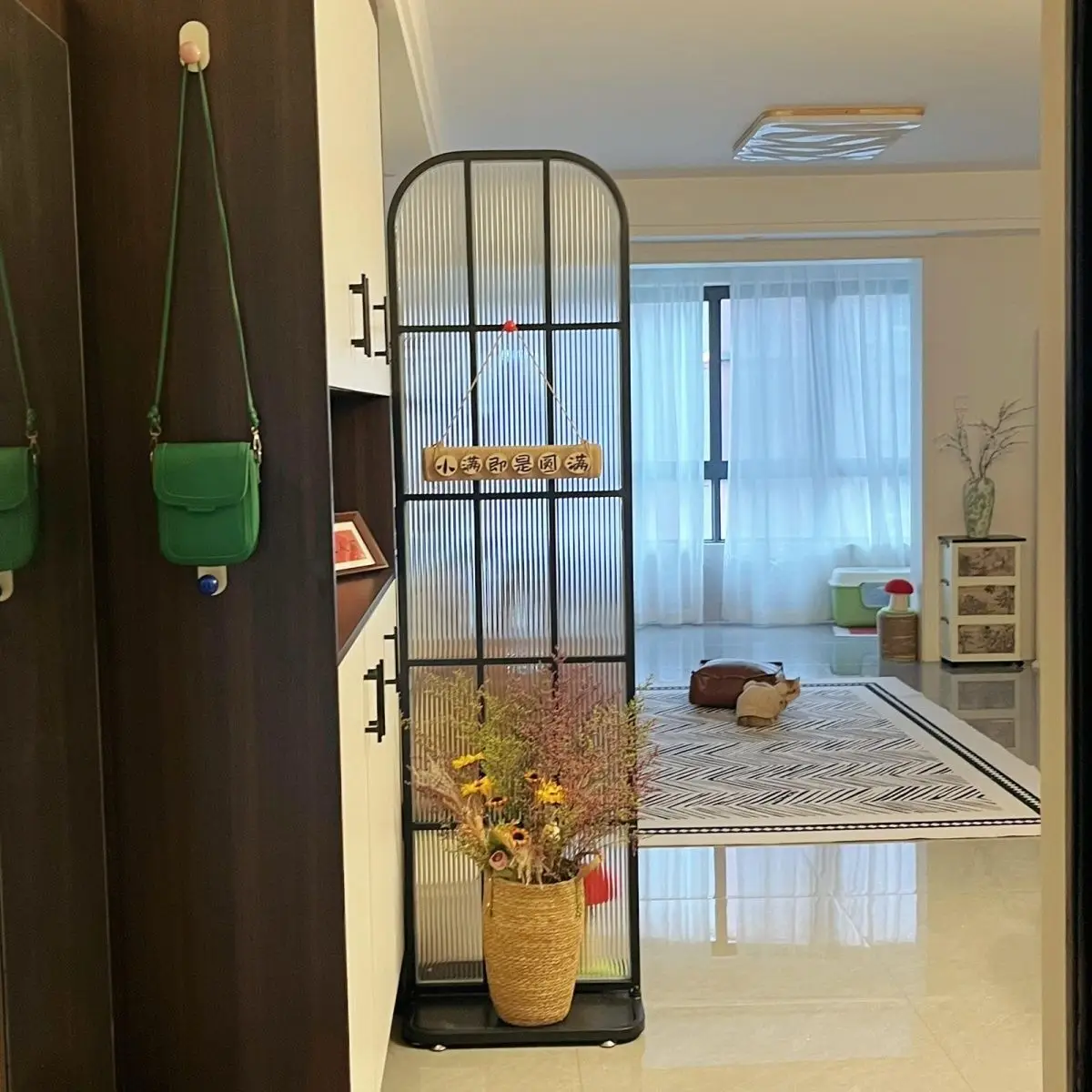 Room Divider Bamboo - 穴あけ不要のフランス風レトロな取り外し可能なスクリーン、リビングルーム、シンプルモダンな玄関、寝室の間仕切り。